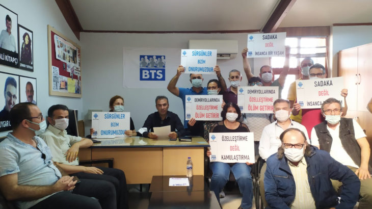 İzmir'de BTS üyelerinin 'sürgün' eylemi devam ediyor