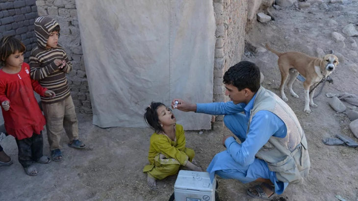 Afganistan'da çocuk felci aşısı yapan ekipler dinci örgütlerin hedefinde