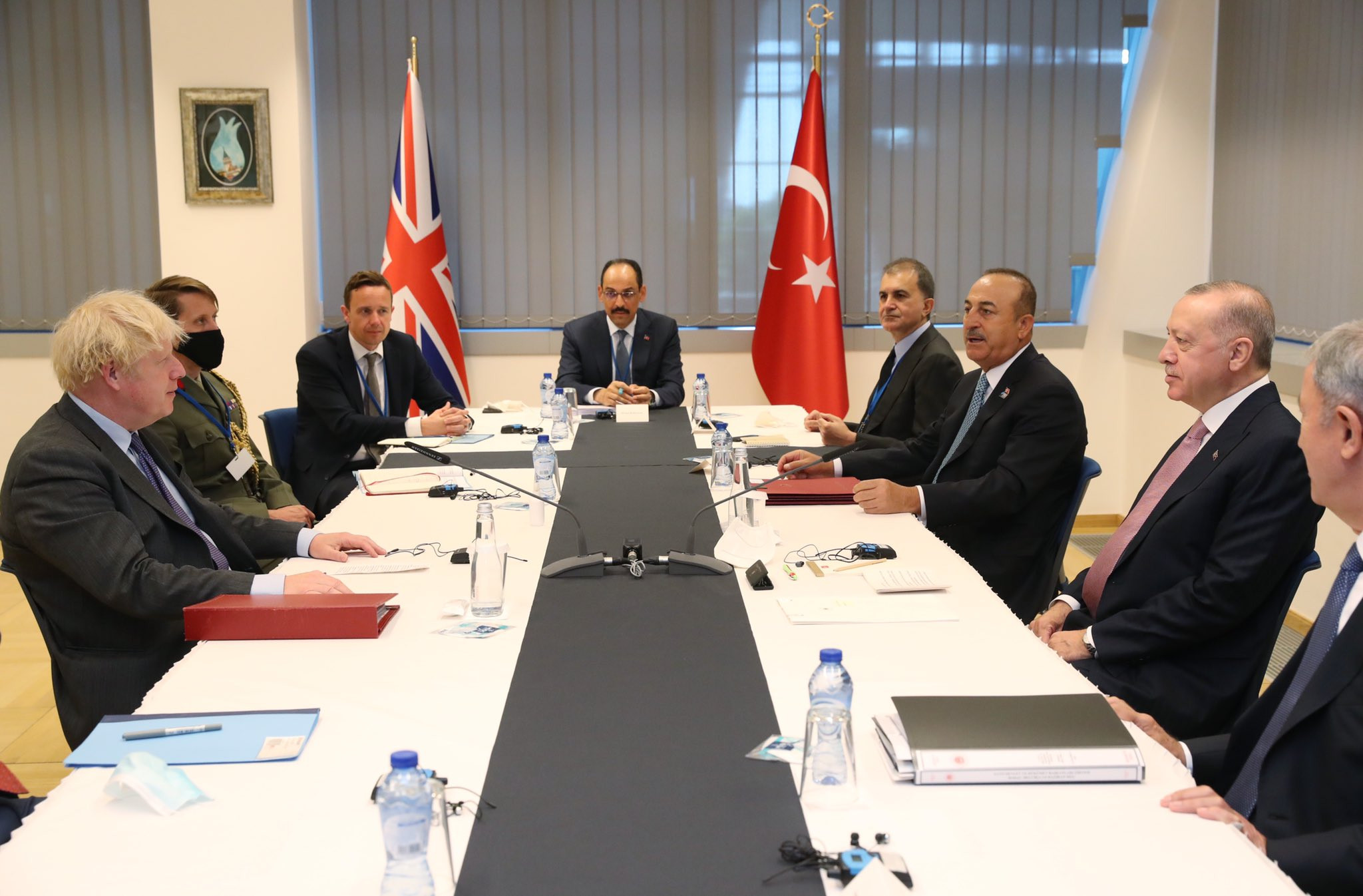 Erdoğan, NATO karargahında Macron'un ardından Boris Johnson'la görüşme başladı