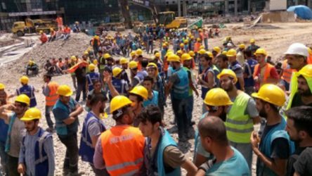 Katar'da eylemde olan inşaat işçileri, haklarını alarak memlekete dönmek istiyor