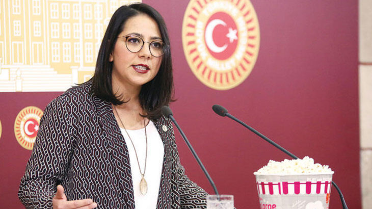 Sera Kadıgil CHP'den istifa etti