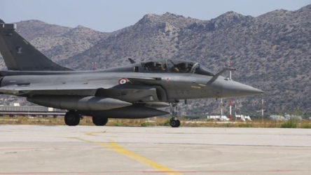 Yunanistan Fransa’dan Rafale uçaklarını teslim almaya başladı
