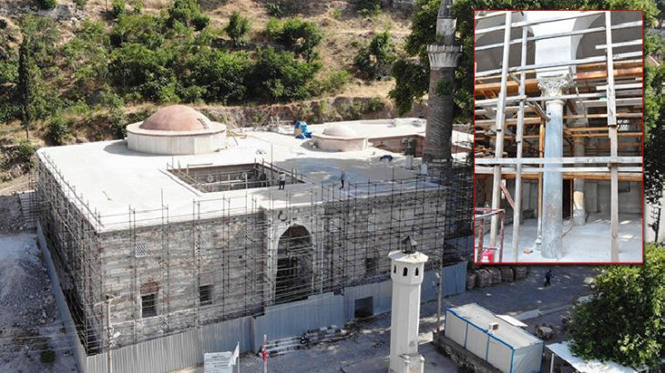 Tarihi camideki Bizans sütunları sıvanmış
