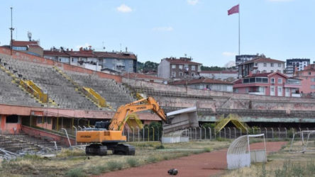 Cebeci Stadı'nda yıkım başladı, mahkemeden durdurma kararı geldi