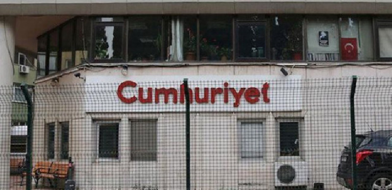 Cumhuriyet'te yedi gazeteci işten atıldı