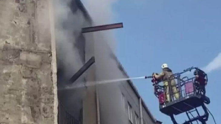 İstanbul'da atölyede yangın: İşçiler, merdiven engeli yüzünden birinci katta mahsur kaldı