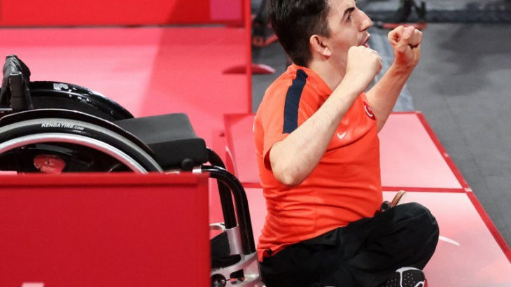 Abdullah Öztürk, masa tenisinde altın madalyanın sahibi oldu