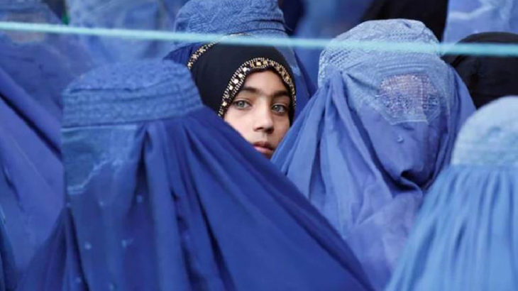 Taliban: Kadınlarla muhatap olma konusunda eğitimimiz yok bu yüzden kadınlar bir süre evde kalacak