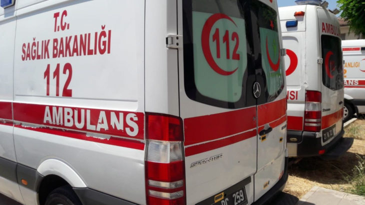 Dişi ağrıyan şahıs ambulans çağırdı: Ambulans gelmeyince kaldırım taşıyla sağlık istasyonuna saldırdı