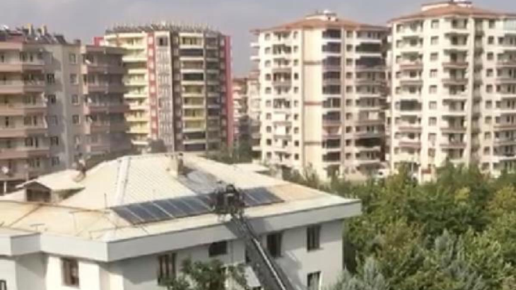 Diyarbakır'da Kuran kursu binasının çatısında yangın çıktı