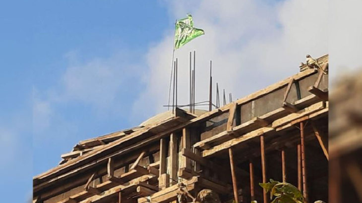 Diyanet cami inşaatına hilafet bayrağı astırdı