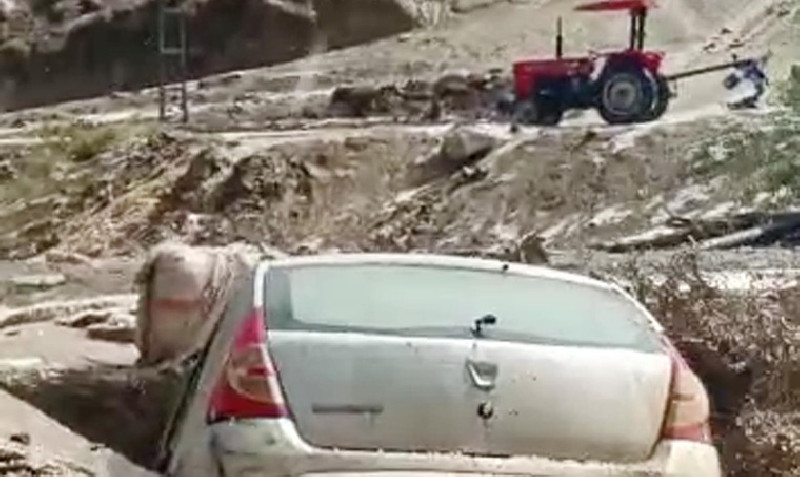 Erzurum ve Kars’ta sel: Araçlar sürüklendi, hayvanlar öldü