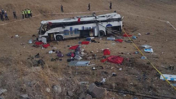 Yolcu otobüsü devrildi: 14 kişi hayatını kaybetti, 18 kişi yaralandı