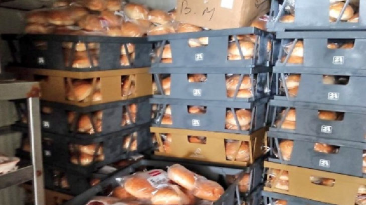 Bodrum'da son kullanma tarihi geçmiş yüzlerce paket hamburger ekmeği
