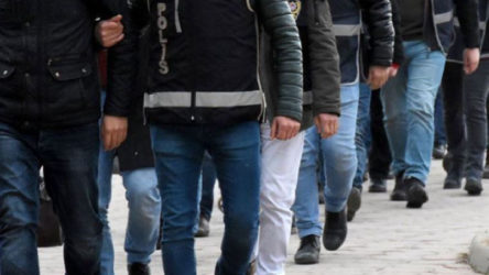 İzmir merkezli 40 ilde FETÖ'ün TSK ayağına yönelik operasyon: 44 muazzaf 214 şüpheli hakkında gözaltı ve yakalama kararı