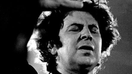 Mikis Theodorakis hayatını kaybetti