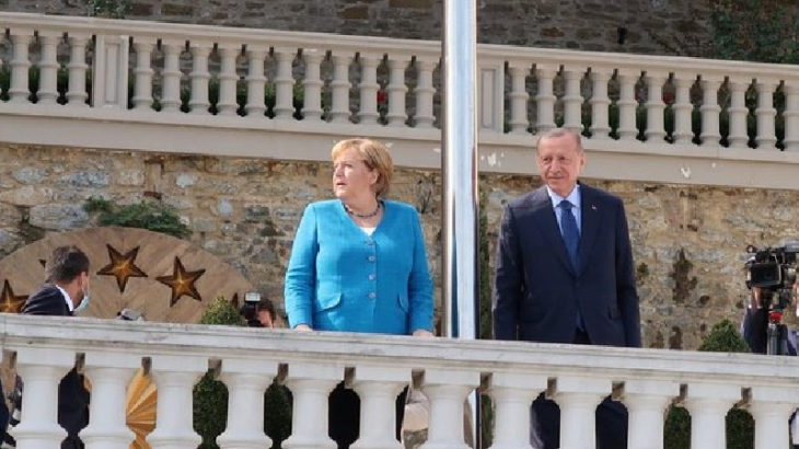 Angela Merkel'den veda ziyareti: Görüşme Huber Köşkü'nde başladı
