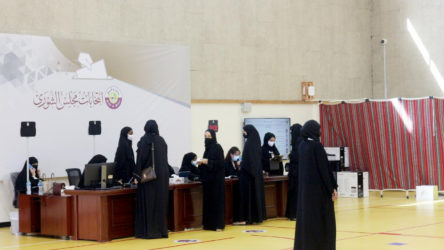 Suriye'de 'diktatör' Esad'ı devirmek için çabalayan Katar'da ilk parlamento seçimleri bugün yapılıyor