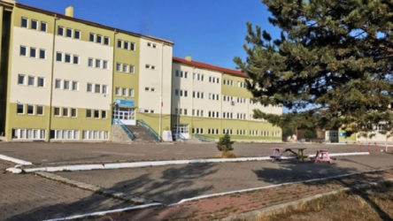 İlkokul bahçesinde Atatürk büstüne saldırı