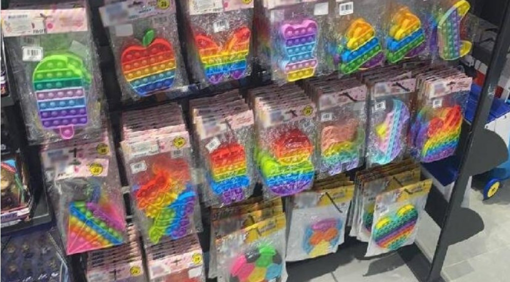 Gökkuşağı renkli oyuncaklar 'İslami' olmadığı gerekçesiyle toplatıldı
