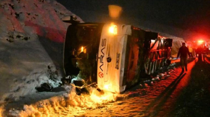 Kars’ta otobüs devrildi: Çok sayıda ölü ve yaralı