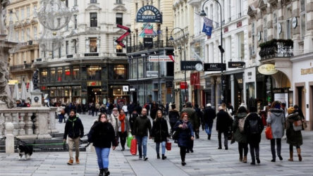 Avusturya’da günlük vaka sayıları yeniden 10 binin üzerinde