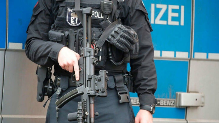 Hamburg'da bir okulda silahlı saldırgan alarmı