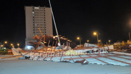 KYK yurdunun çatısı fırtınada uçtu