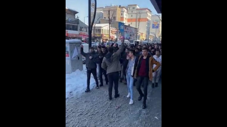 Yüksekova'da yurttaşlar elektrik zammına karşı sokağa çıktı