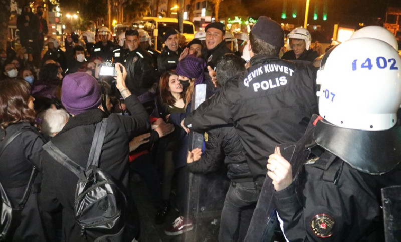 Antalya’da 8 Mart eylemine polis saldırısı: 30 gözaltı