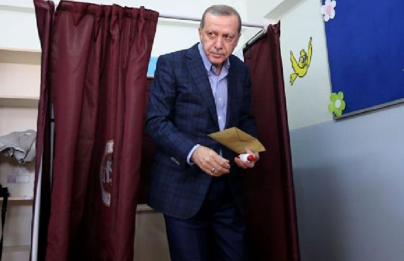 Cem Tüzün olaylı görüşmeyi anlattı: Etrafındakiler Erdoğan’ı zor sakinleştirdi