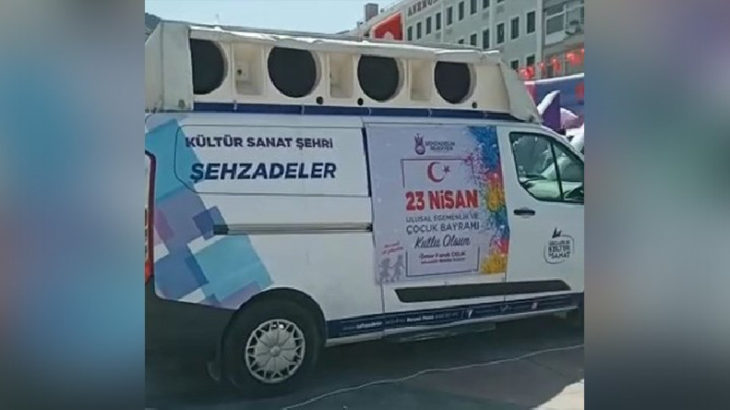 23 Nisan'da AKP propagandası