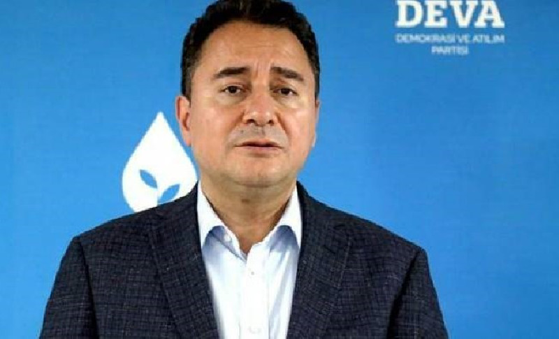 Ali Babacan Kuşadası’nda protesto edildi: Her şeyimizi sattınız, size hakkımı helal etmiyorum!