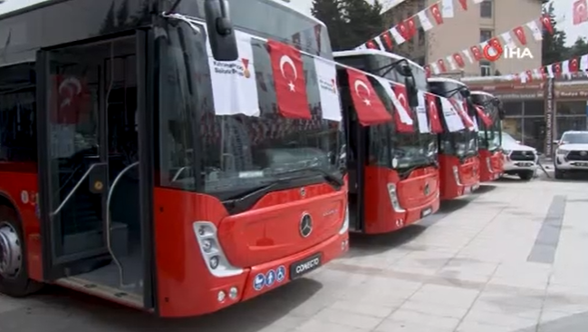 AKP'li belediye eski otobüsleri boyayıp, yeniden hizmete soktu