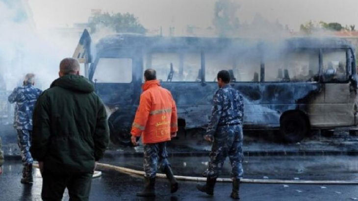 Rakka'da Suriye askerlerini taşıyan otobüse bombalı saldırı