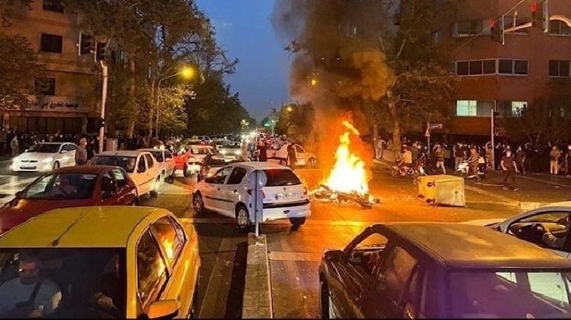 İran’da protestolar 15’ten fazla kente yayıldı: İslam cumhuriyeti istemiyoruz