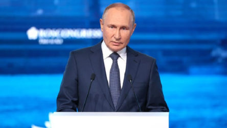 Putin: İsyanın organizatörleri kendi ülkelerine, halkına ihanet etti