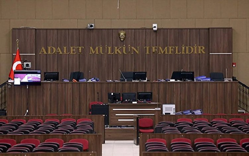 69 yaşındaki yurttaşa, 'diplomasız Erdoğan' paylaşımını retweet ettiği gerekçesiyle yurt dışına çıkış yasağı