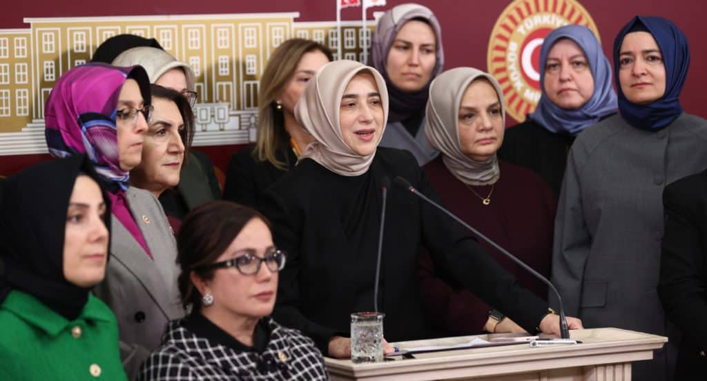 Uydurulan yeni “suç”: Türbana hakaret