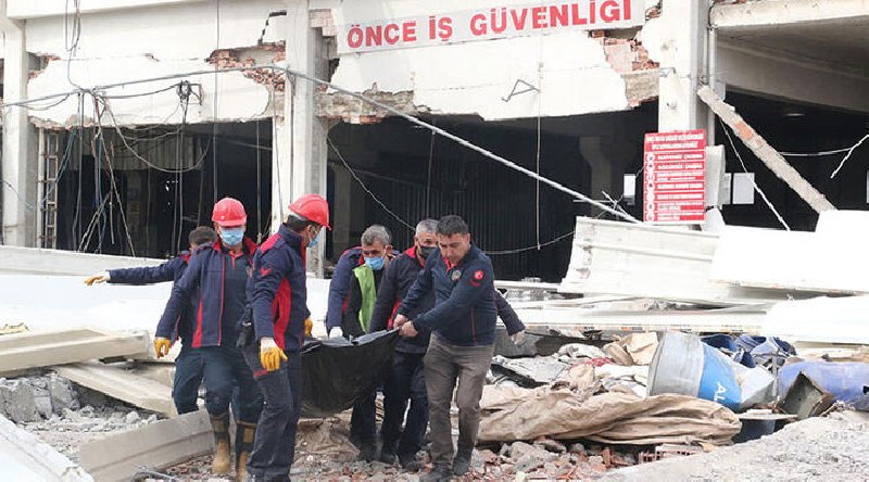 Kahramanmaraş’taki metal fabrikası Malatya merkezli depremde çöktü: 1 işçi hayatını kaybetti