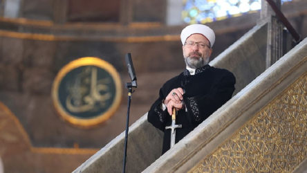 Diyanet İşleri Başkanı'ndan kılıçlı Filistin hutbesi