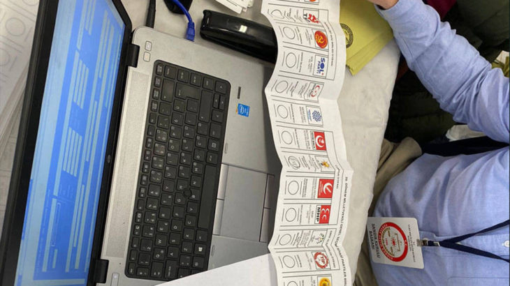 Avustralya'da açılmamış oy pusulasında AKP mührü çıktı!