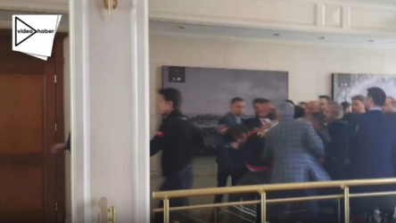 VİDEO | AKP’li meclis üyesi, İBB binasında gazeteci Ali Macit’i darp etti!