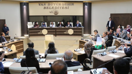 Belediyenin AKP'li meclis üyelerinden 'yolsuzluk' ve 'hukuksuzluk' istifaları