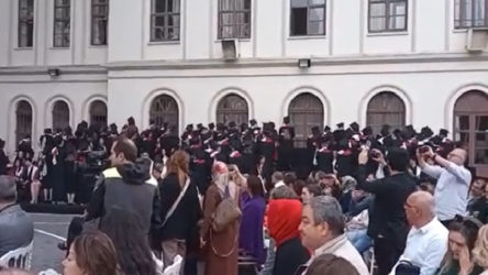 Cağaloğlu Anadolu Lisesi mezunlarından gerici okul müdürüne protesto