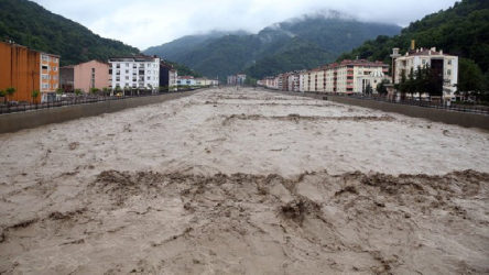 Karadeniz sele teslim: 2 kişi hayatını kaybetti