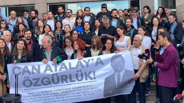 Meslektaşları, Can Atalay için İstanbul Adliyesi önündeydi