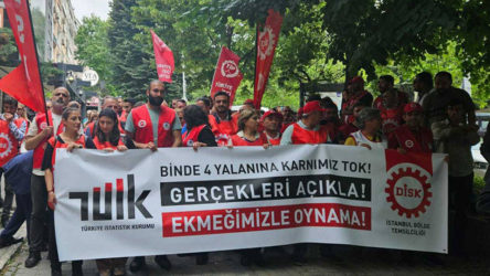DİSK'ten TÜİK önünde basın açıklaması: Tezgahın farkındayız