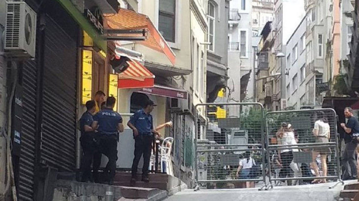 Taksim'de Onur Yürüyüşü'ne polis ablukası