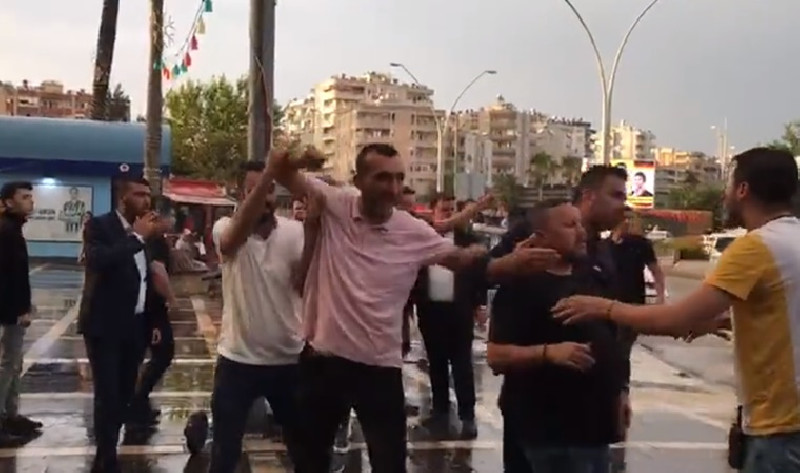 Ülkücüler Adana’da TÖP’lülere saldırdı: 2 yaralı